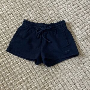 Aritzia - TNA Cozy Sweatfleece Boyfriend Micro Shorts - 2XS - Black